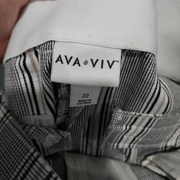 Ava & Viv Cream Plaid High Rise Tapered Ankle Pants in Size 22 - Picture 11 of 14